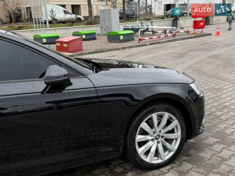 Седан Audi A4 2017 в Ромнах