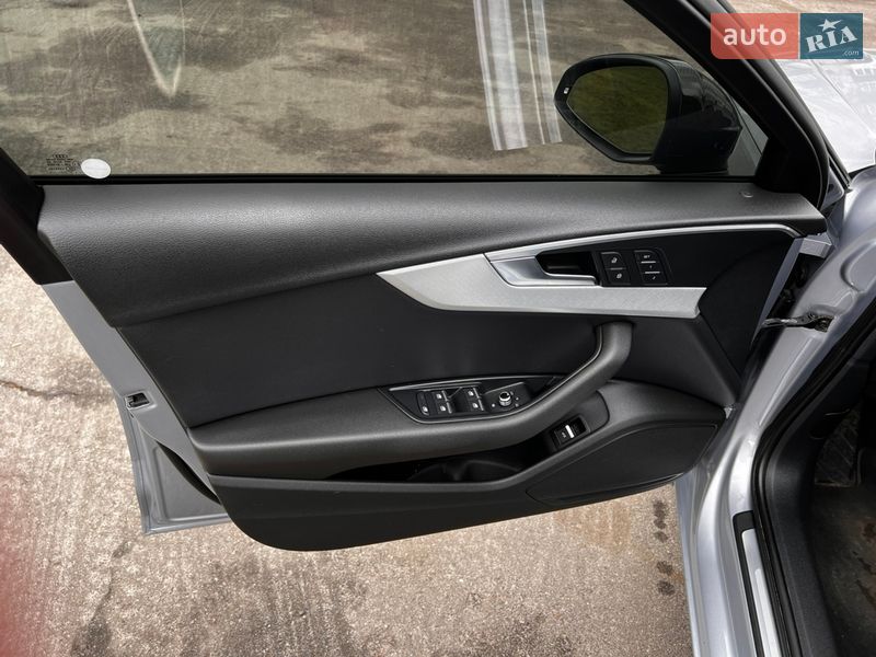 Седан Audi A4 2015 в Краснограде