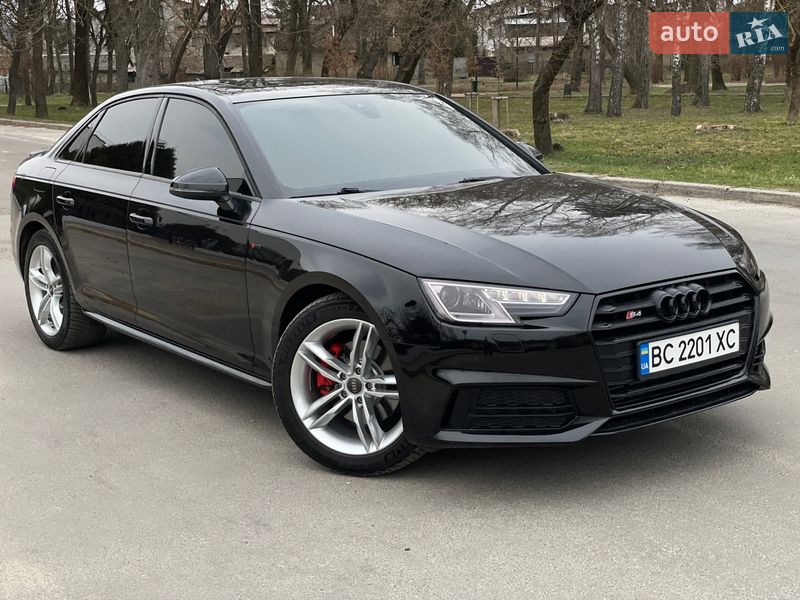 Седан Audi A4 2018 в Львові