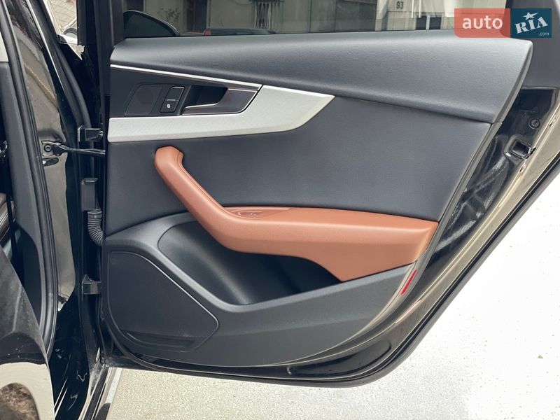 Седан Audi A4 2018 в Львові