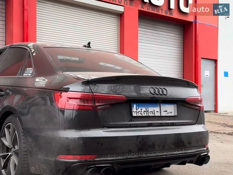 Седан Audi A4 2016 в Киеве