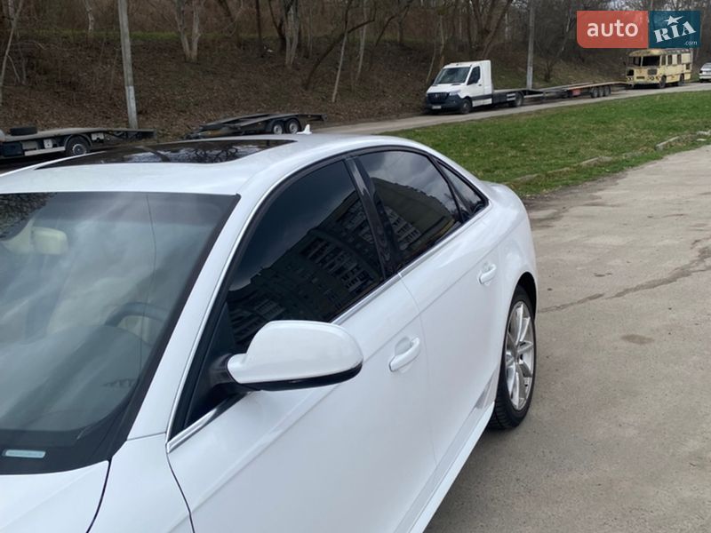 Седан Audi A4 2014 в Львове