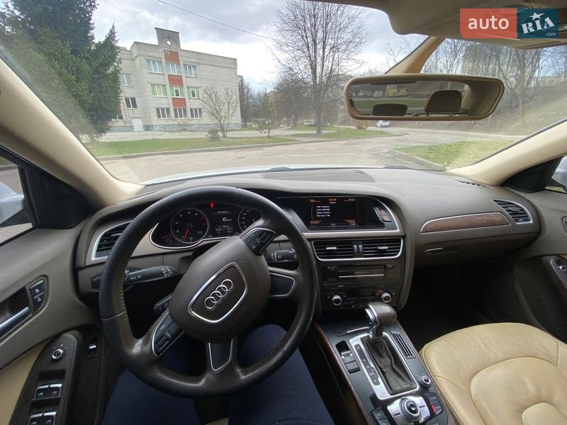 Седан Audi A4 2014 в Львове