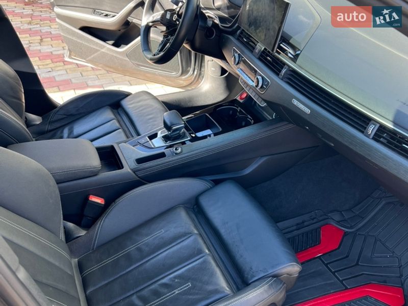 Седан Audi A4 2021 в Ужгороде