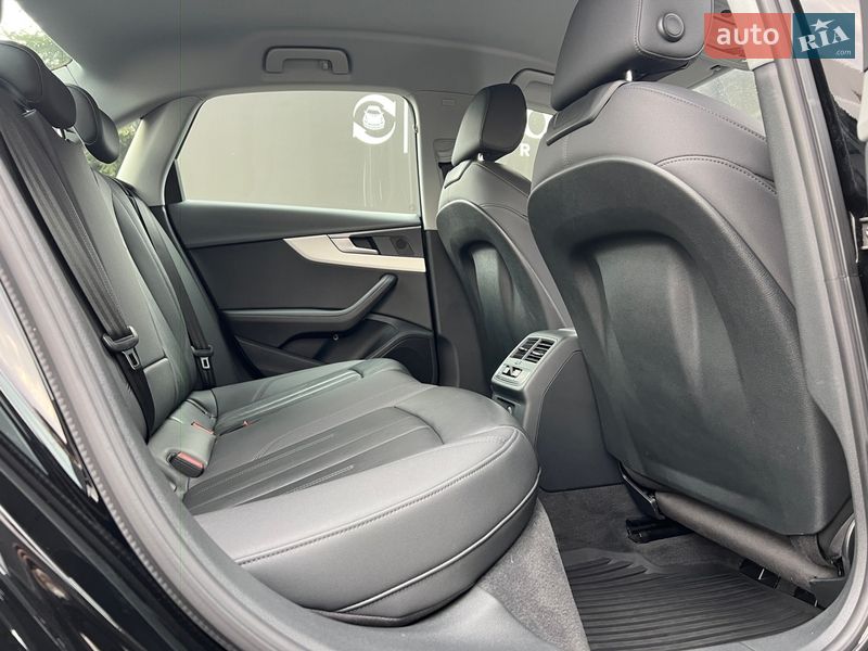 Седан Audi A4 2020 в Львове