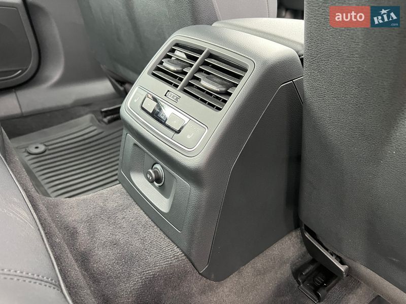 Седан Audi A4 2020 в Львове
