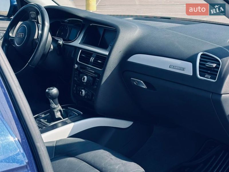 Седан Audi A4 2015 в Рівному