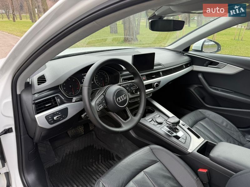 Седан Audi A4 2017 в Киеве