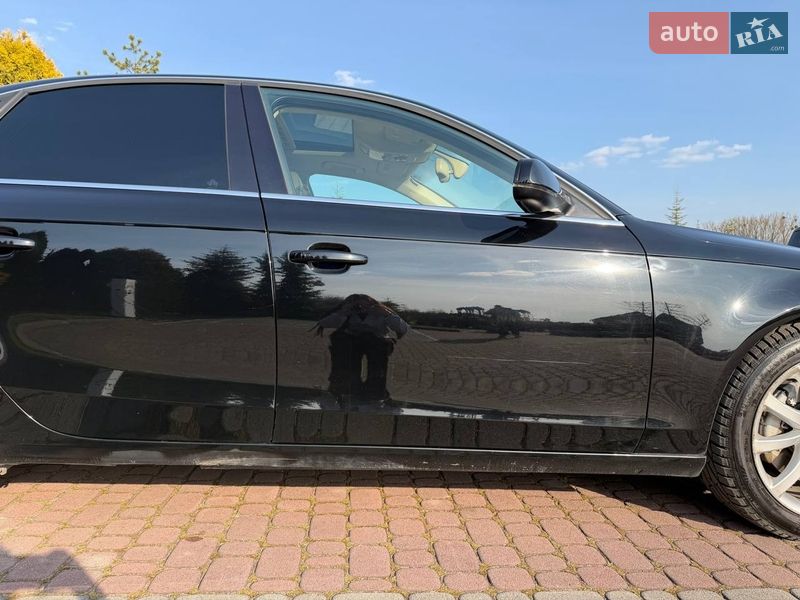 Седан Audi A4 2012 в Львові