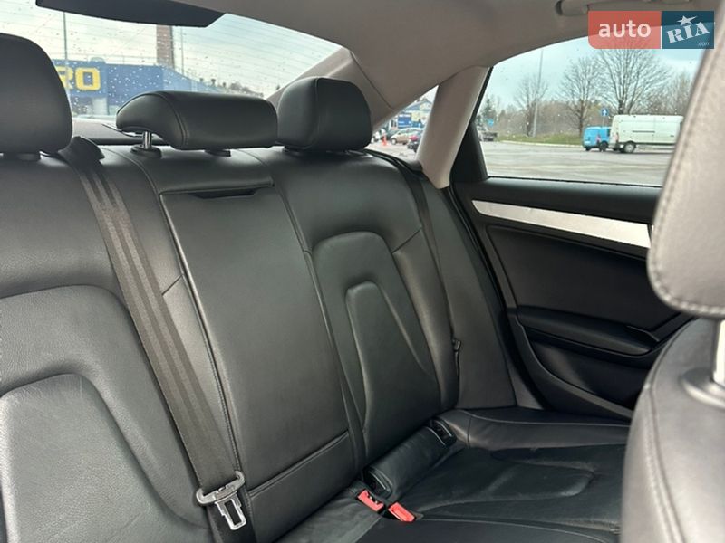 Седан Audi A4 2013 в Львове