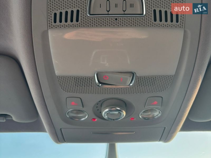 Седан Audi A4 2013 в Львове