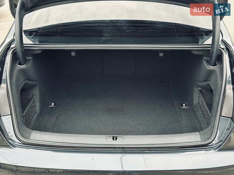 Седан Audi A4 2016 в Кременчуге