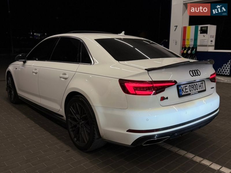 Седан Audi A4 2019 в Дніпрі