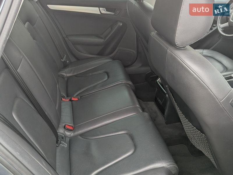 Седан Audi A4 2012 в Киеве