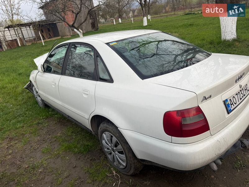 Седан Audi A4 1996 в Тячеве