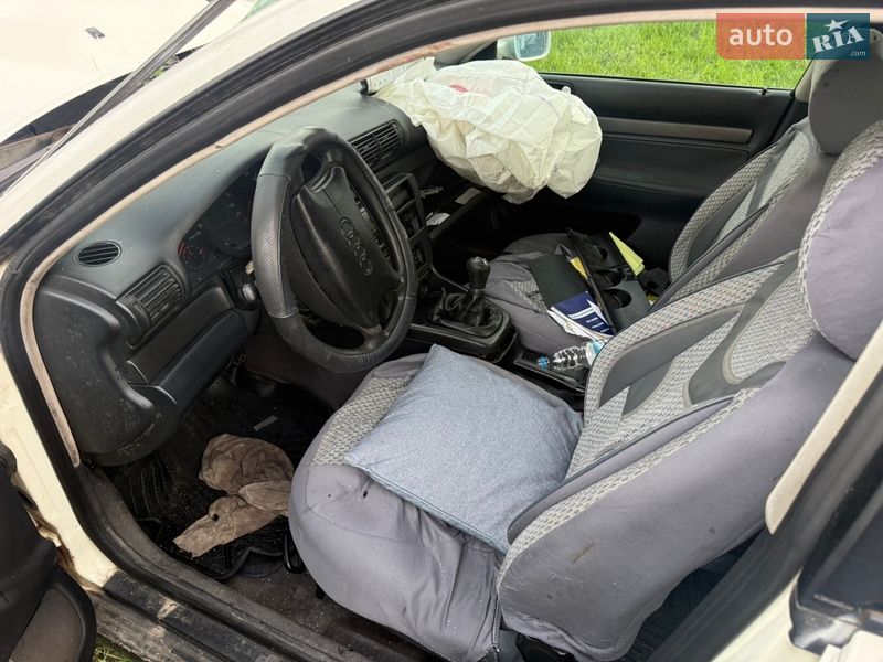 Седан Audi A4 1996 в Тячеві