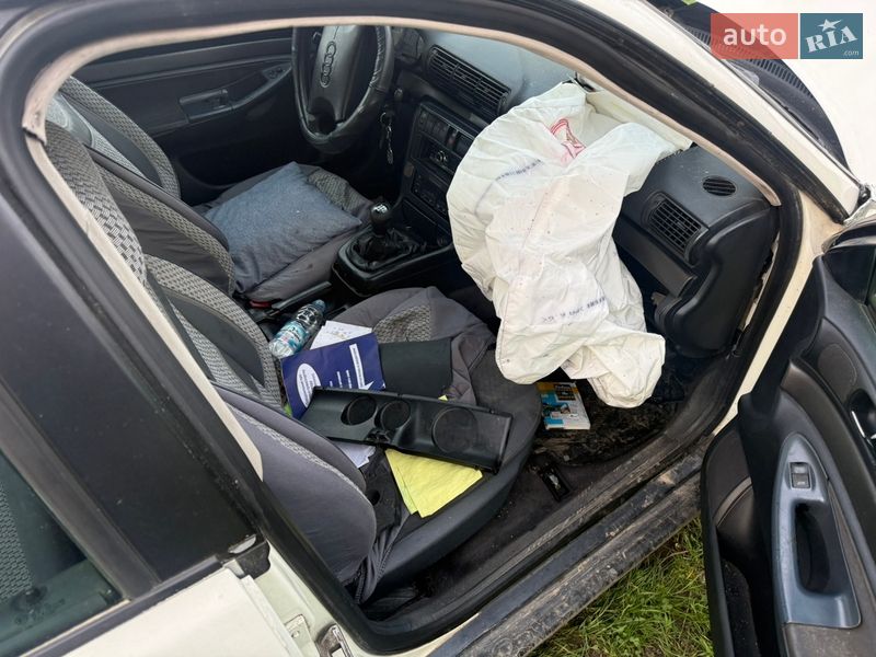 Седан Audi A4 1996 в Тячеве