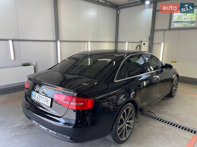 Седан Audi A4 2014 в Днепре