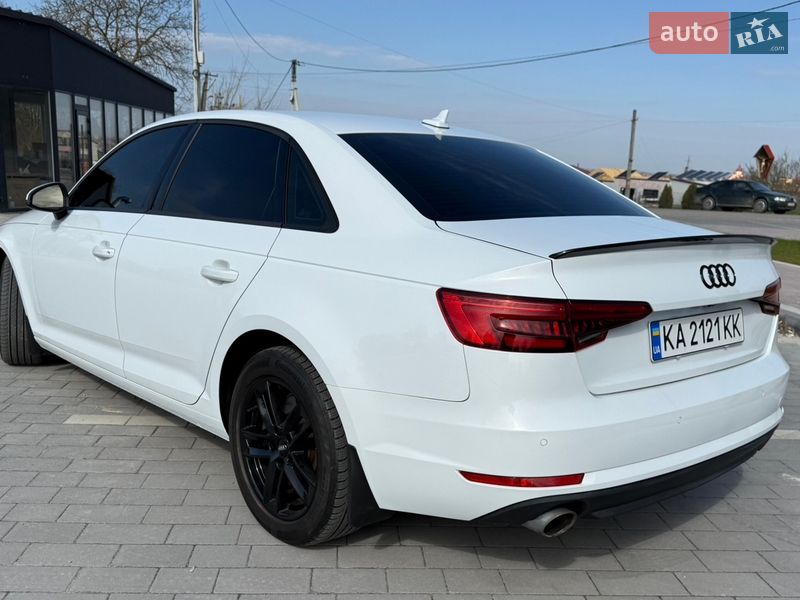 Седан Audi A4 2016 в Львове