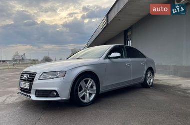 Седан Audi A4 2010 в Вараше