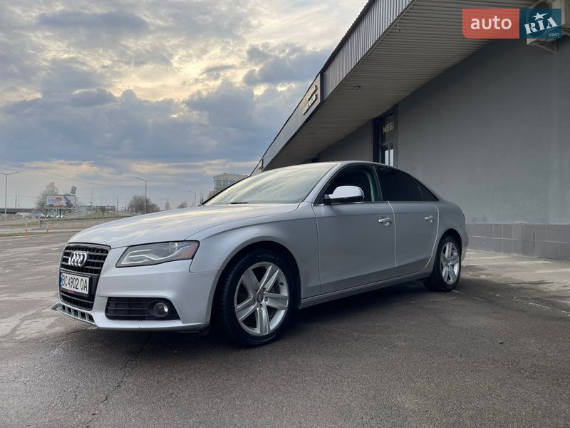 Седан Audi A4 2010 в Вараше