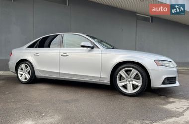 Седан Audi A4 2010 в Вараше