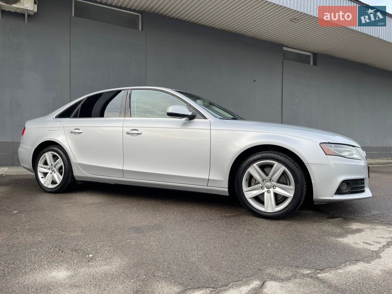 Седан Audi A4 2010 в Вараше