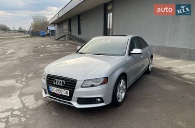 Седан Audi A4 2010 в Вараше