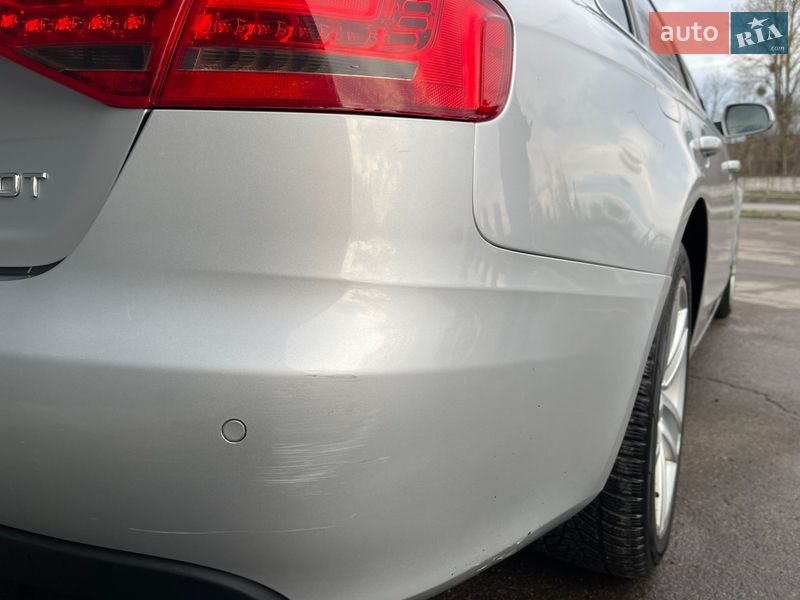 Седан Audi A4 2010 в Вараше