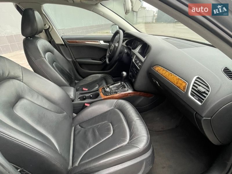 Седан Audi A4 2010 в Вараше