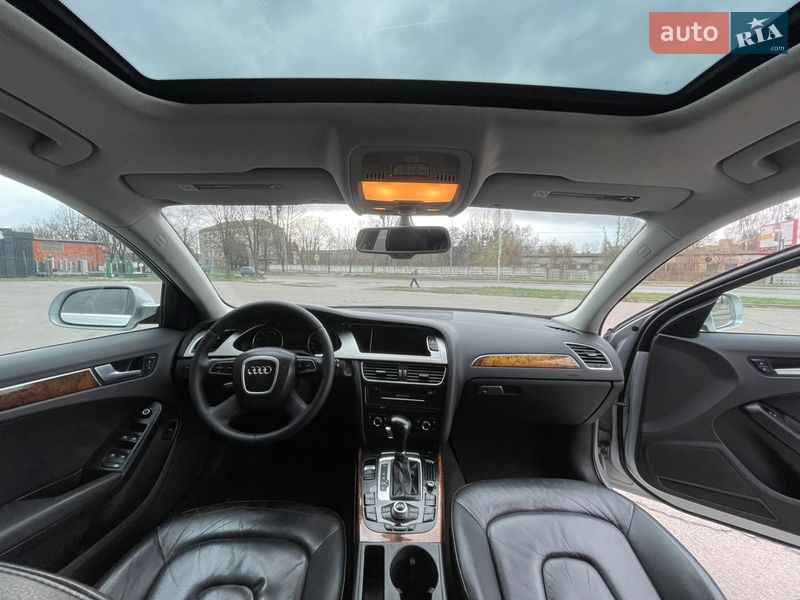Седан Audi A4 2010 в Вараше