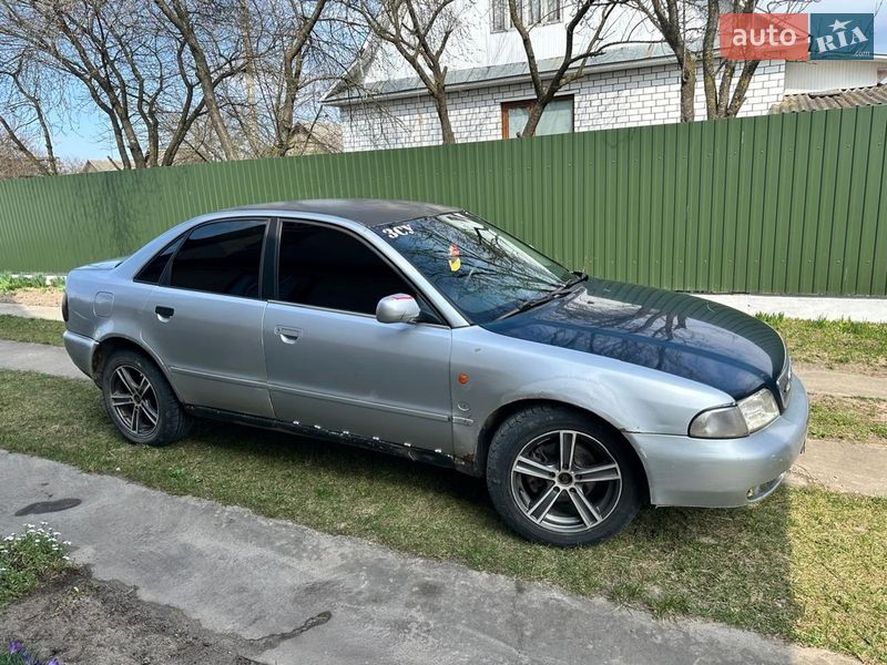 Седан Audi A4 1996 в Березному
