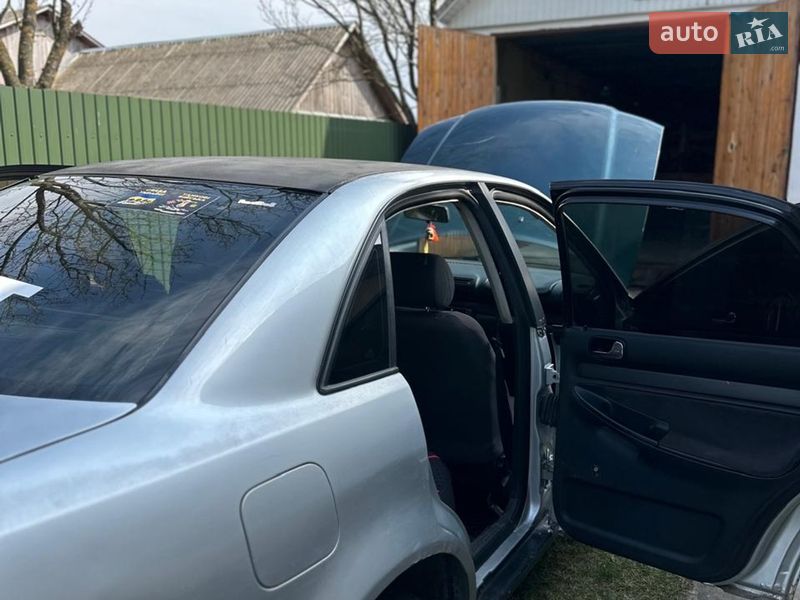 Седан Audi A4 1996 в Березному