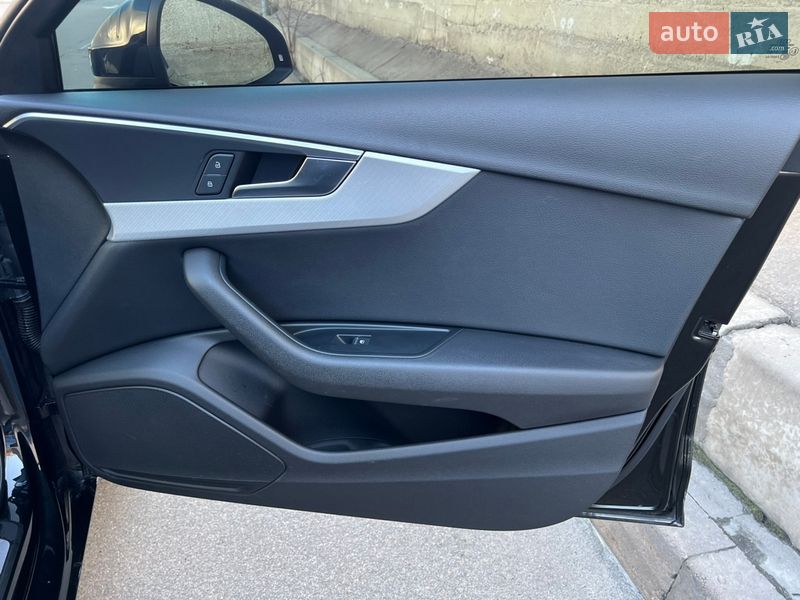Седан Audi A4 2017 в Киеве