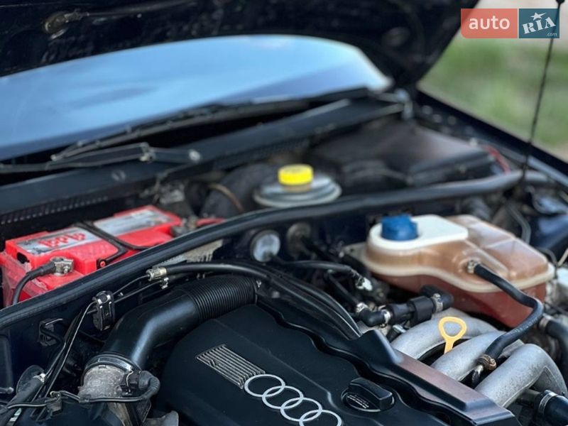 Седан Audi A4 1995 в Остроге