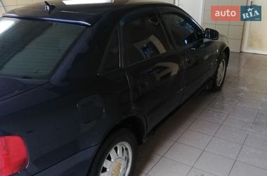 Седан Audi A4 1995 в Рахове