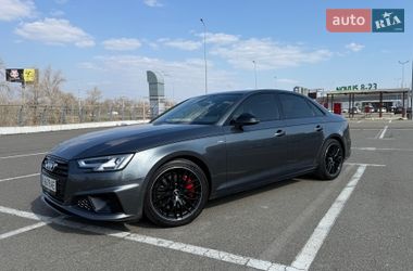 Седан Audi A4 2018 в Киеве