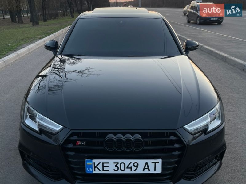 Седан Audi A4 2018 в Кривом Роге