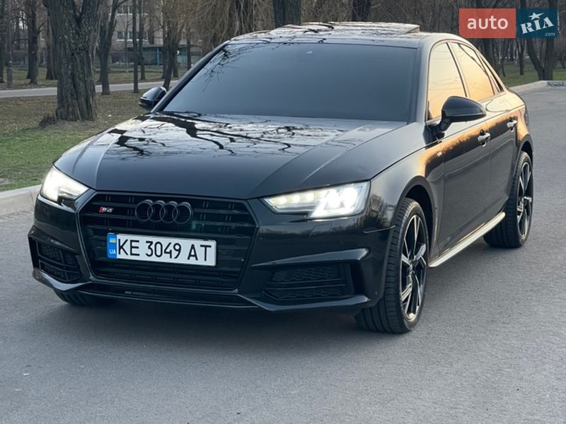 Седан Audi A4 2018 в Кривом Роге