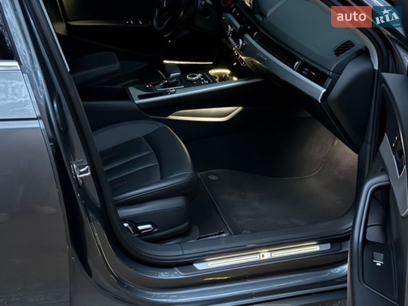 Седан Audi A4 2018 в Киеве