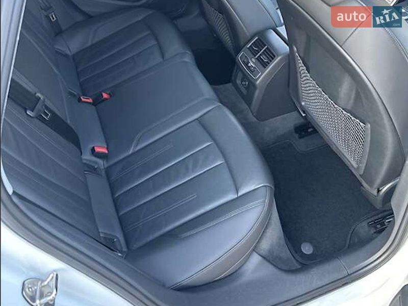 Седан Audi A4 2019 в Львові