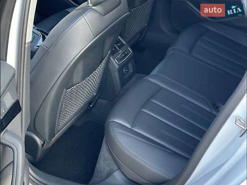 Седан Audi A4 2019 в Львові