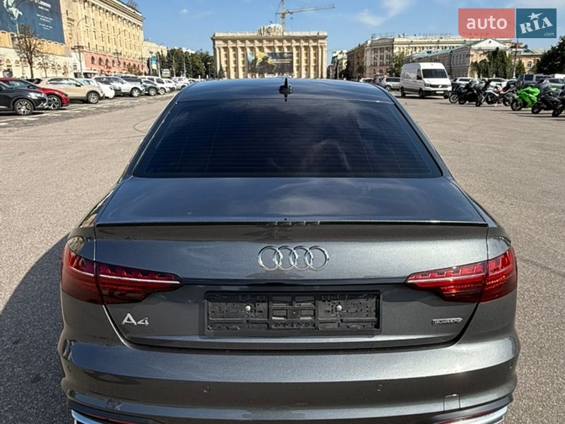 Седан Audi A4 2023 в Харкові