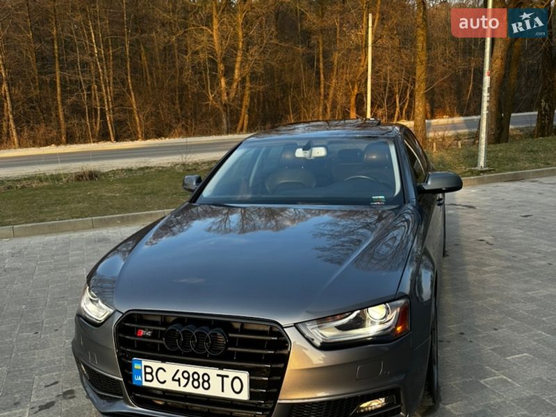 Седан Audi A4 2013 в Новояворовске