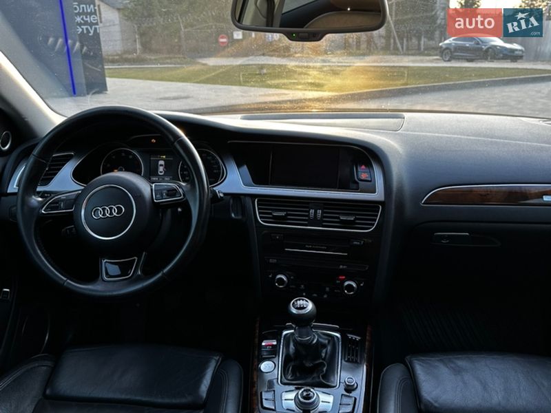 Седан Audi A4 2013 в Новояворовске