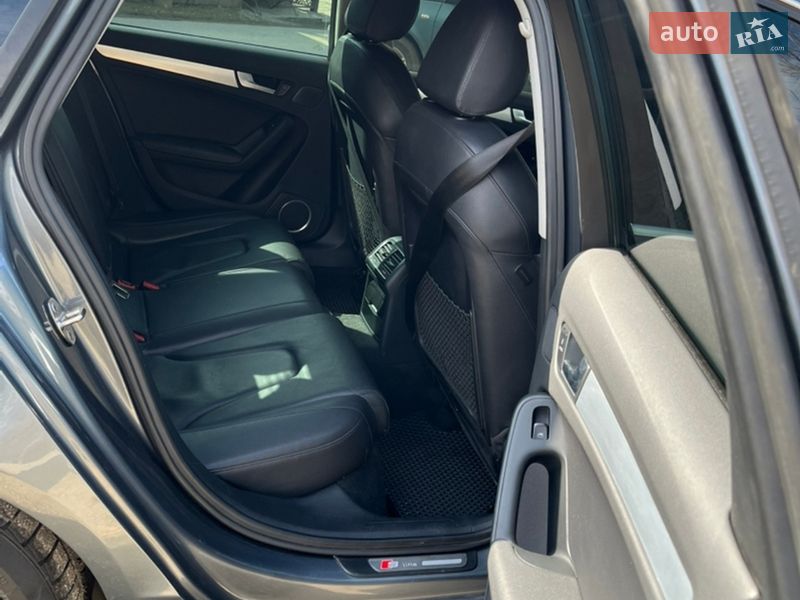 Седан Audi A4 2011 в Мукачево