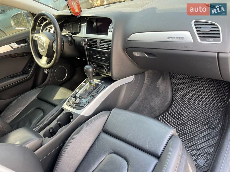 Седан Audi A4 2011 в Мукачево