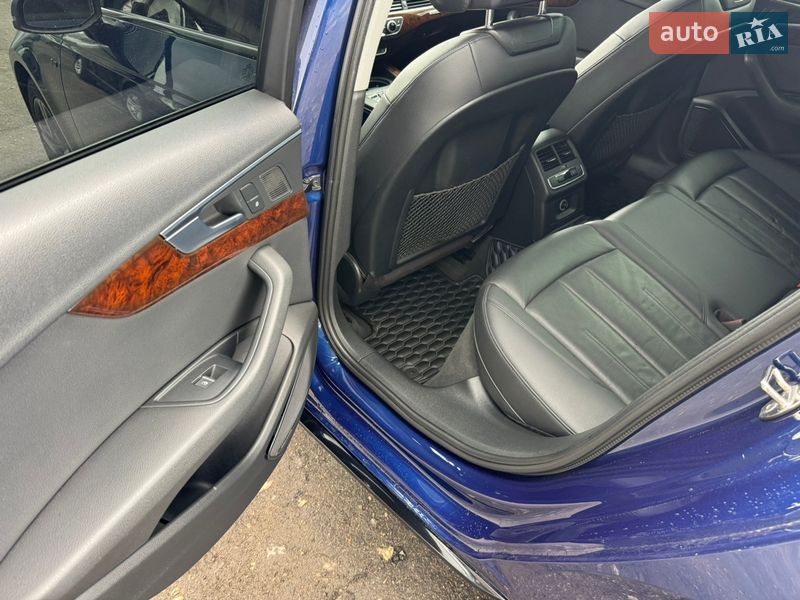 Седан Audi A4 2017 в Хмельницком