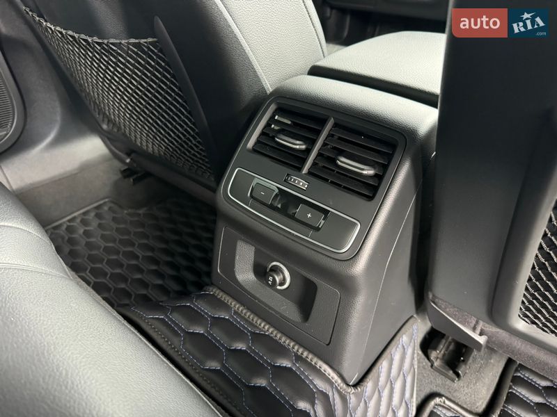 Седан Audi A4 2017 в Хмельницком