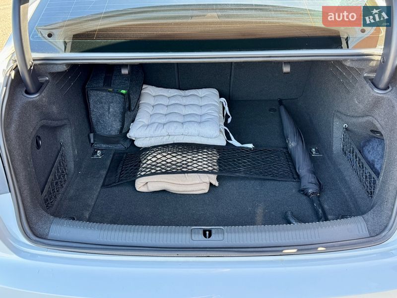 Седан Audi A4 2016 в Львові